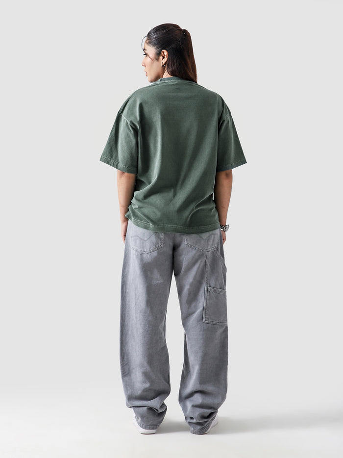 Emerald Green Washed Blank Tee Couple Lifestyle Shot – GROOVY Pakistan