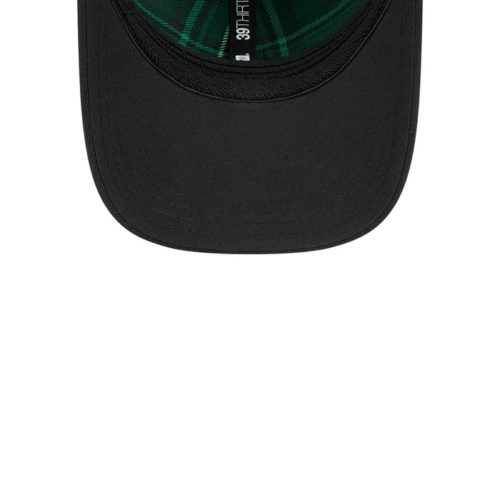 Pictured is this MLB Saint Patrick's Day New York Yankees 39THIRTY M-Crown A-Frame Stretch Fit cap in black. 7