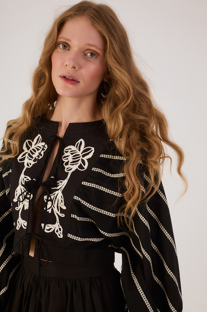 Black Embroidered Flowers Front Ties Puff Sleeve Blouse_3