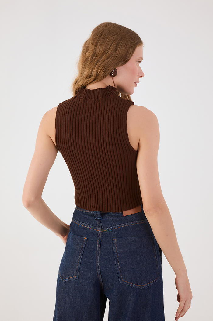 Brown Caffeine Ribbed Sleeveless Turtleneck_5