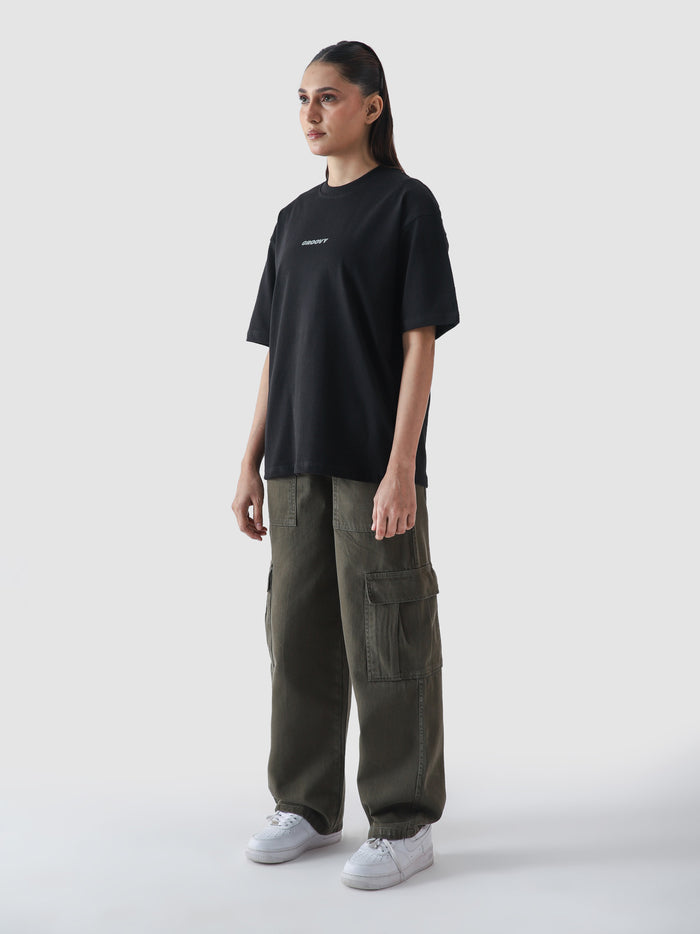 Black CORE tee couple lifestyle shot oversized streetwear Pakistan – GROOVY
