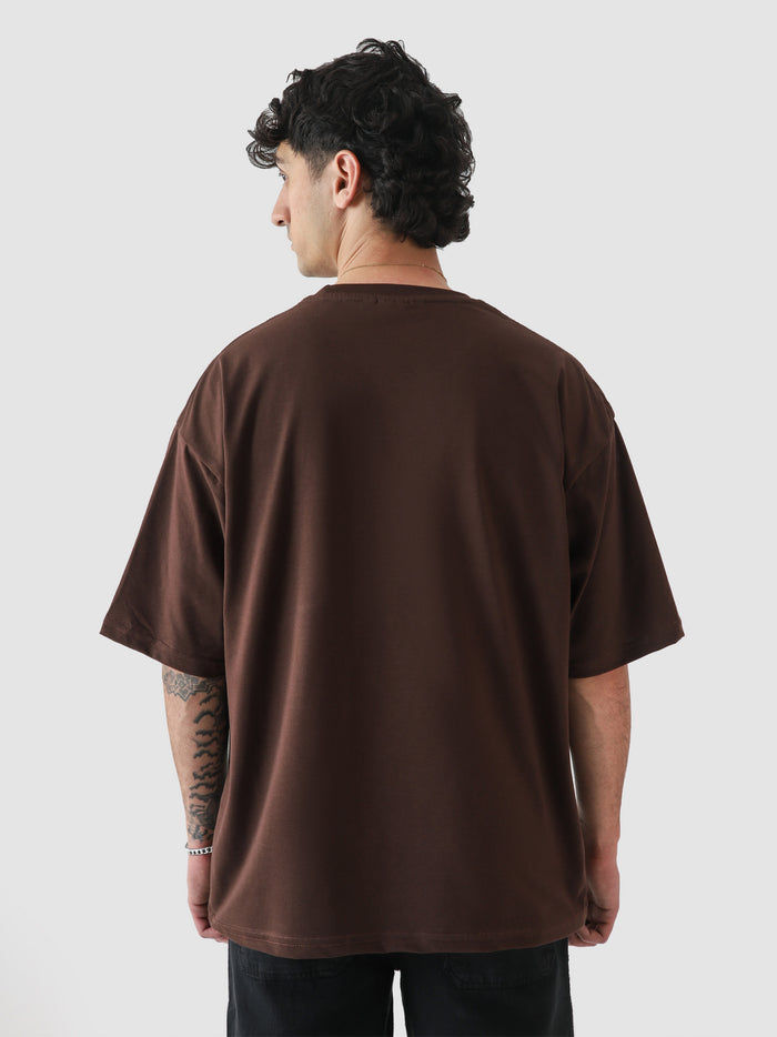 Mocha brown CORE tee couple lifestyle shot streetwear Pakistan – GROOVY
