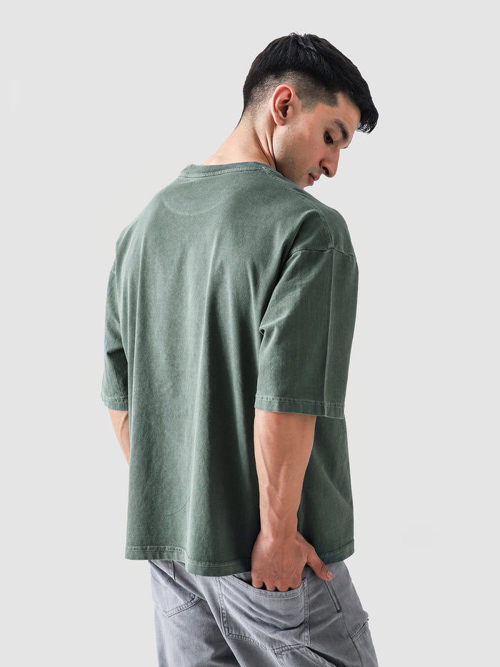 Emerald Green Washed Blank Tee Female Model Back View – GROOVY Pakistan