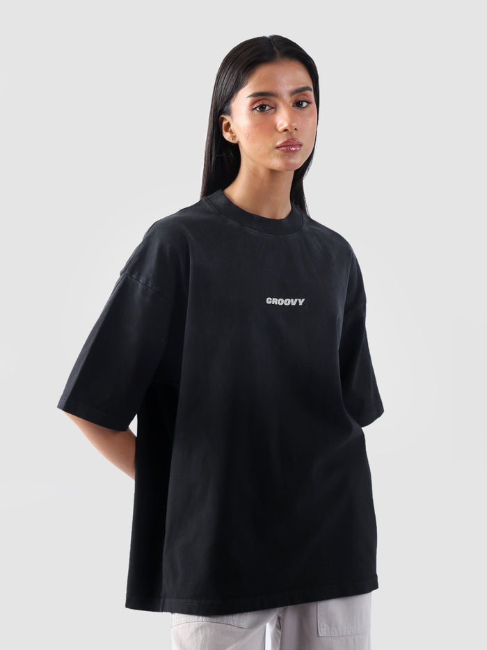 Fade washed oversized t-shirt couple lifestyle shot streetwear Pakistan – GROOVY