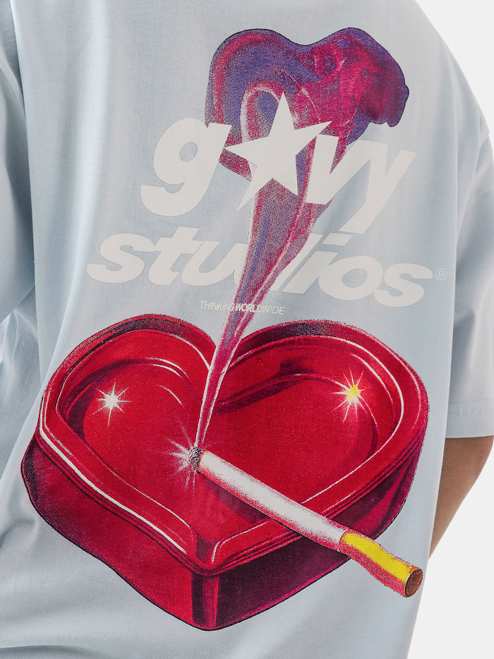 Heart Ashtray frost blue tee couple lifestyle shot Pakistan – GROOVY