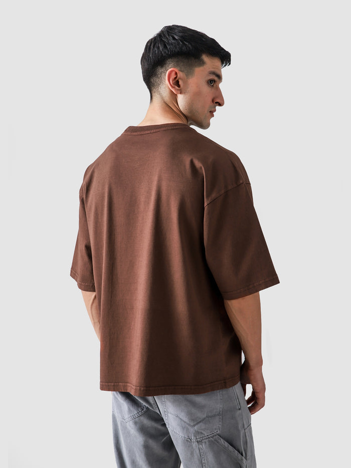 Mocha Brown Washed Blank Tee Female Model Back View – GROOVY Pakistan