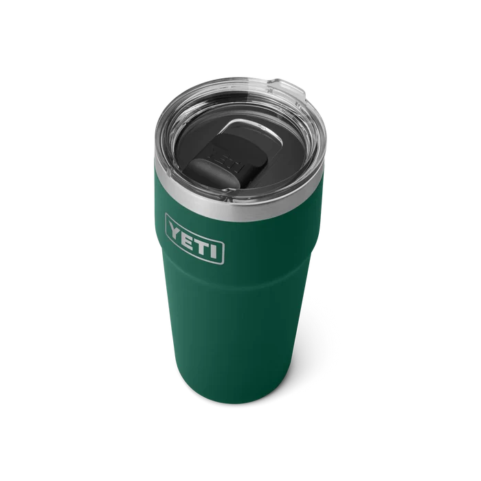 Yeti Rambler Tumbler in green with clear lid, ideal for watersports and outdoor adventures