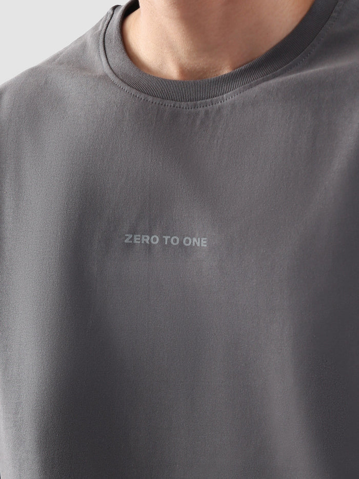 Close-up of 'Zero to One' text on grey oversized t-shirt – Groovy streetwear Pakistan